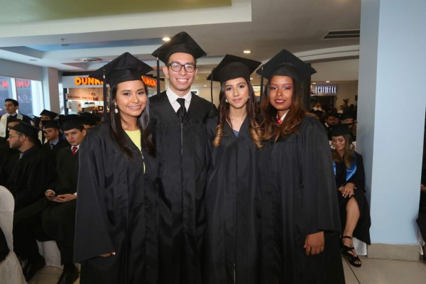 Alegría por graduaciones de Unitec y Ceutec