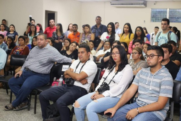 Periodismo Unah-vs: presentan cortometraje 'Salida de emergencia'