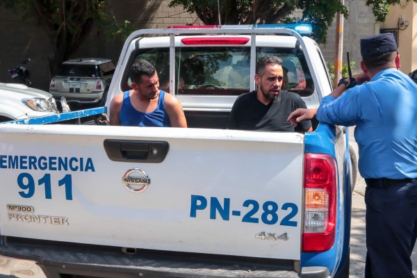 Rescatan a hombre cuando lo llevaban raptado en baúl de carro