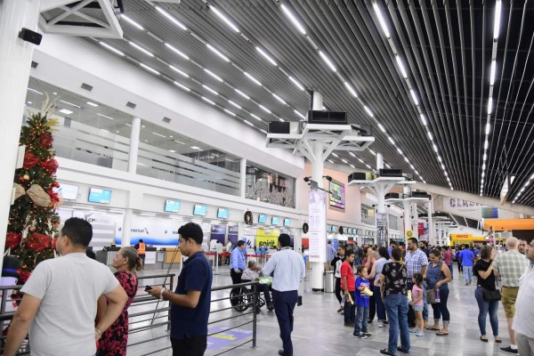 Tres empresas nacionales disputan los aeropuertos