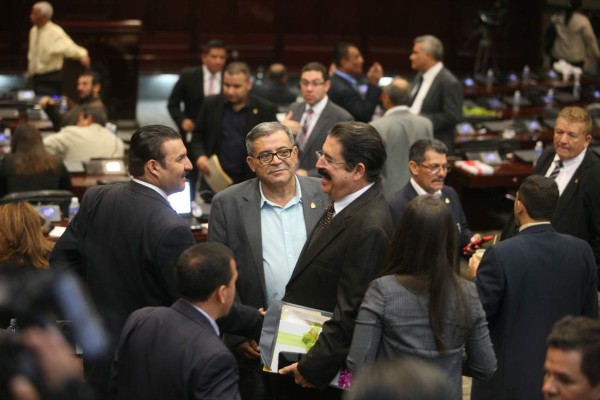 Diputados a la espera de ser convocados