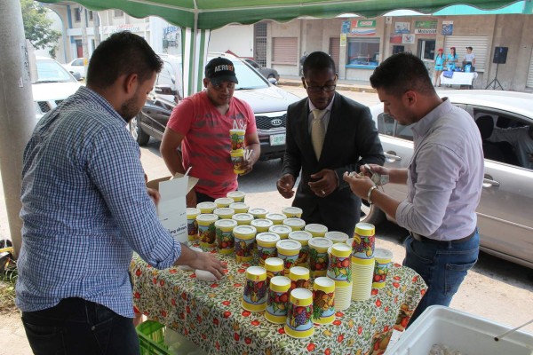 Catorce ayudantes tiene ya Darío Welcome, el ejecutivo de las horchatas