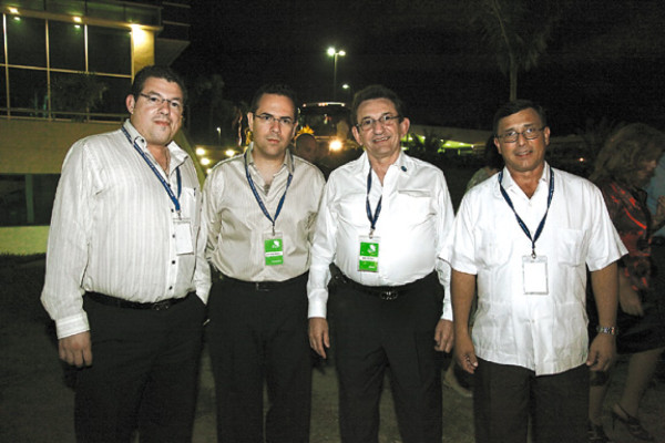 Fiesta catracha en jardines de Altia