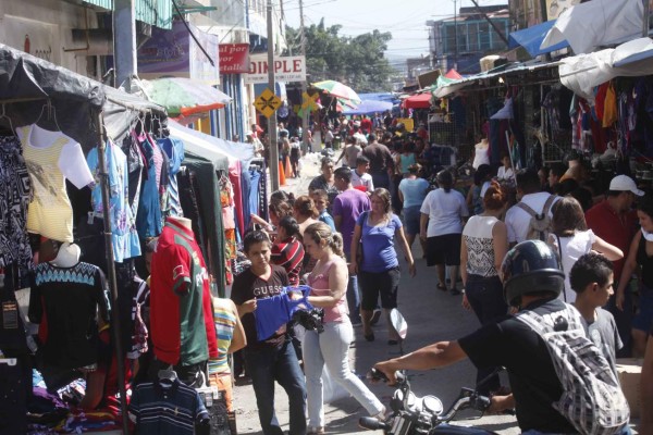 Descarada venta de cohetes y morteros en centro sampedrano