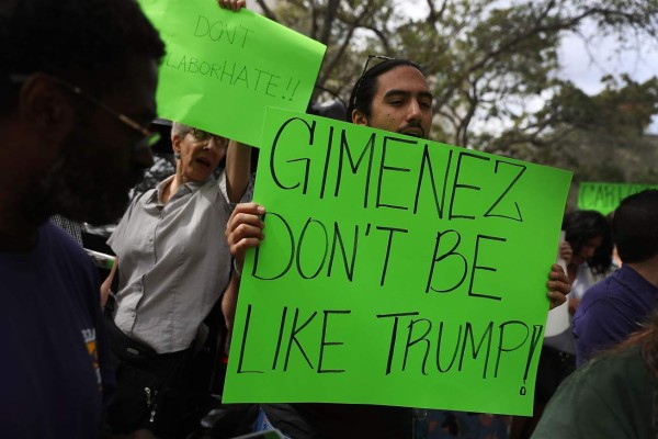 'Aquí estamos y no nos vamos': hispanos en Miami a Trump