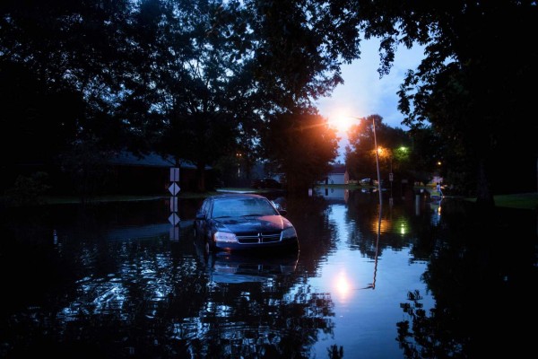 Inundaciones en Luisiana dejan 11 muertos y diques desbordados