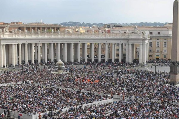El Papa recordó el drama de las guerras y de la inmigración en su mensaje de Pascua