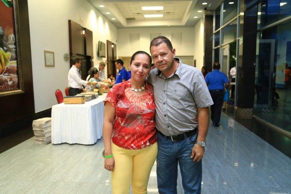 Ministerio cátolico Shekinah ofrece prédica