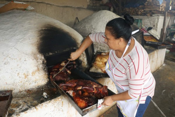 Se triplica venta de los cerditos horneados de occidente