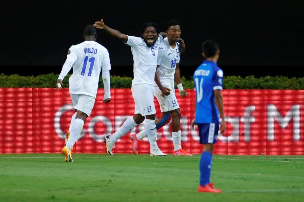 Douglas Martínez abrió el marcador en el Honduras - El Salvador del Preolímpico de Concacaf