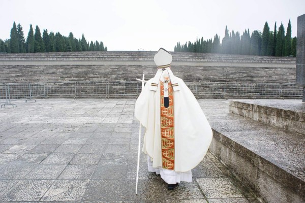 Francisco compara los conflictos actuales con la Tercera Guerra Mundial  