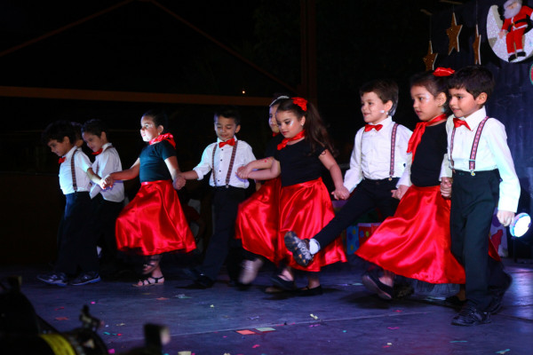 Alumnos sorprenden con el evento Bambinos - AIM Christmas Edition