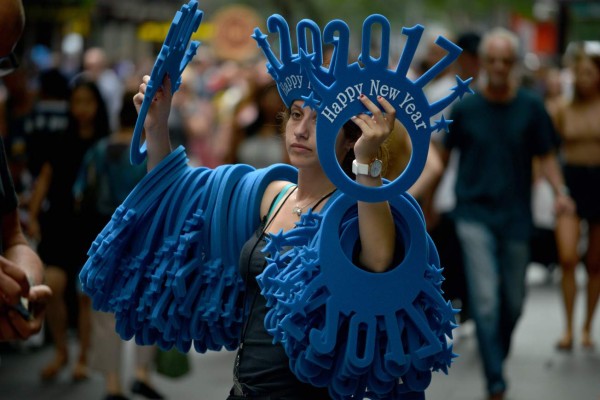 Millones de personas reciben el Año Nuevo con color y esperanza