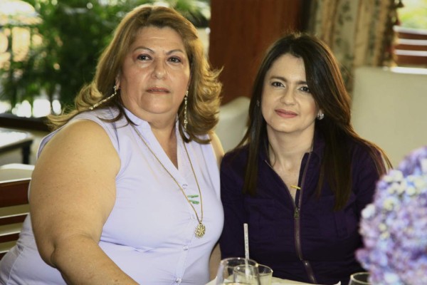 Karina Dieck despide su soltería