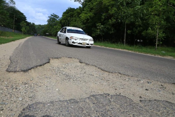 Colonos del sector Ticamaya imploran arreglo de calle de acceso a la zona