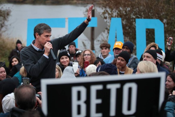DES MOINES, IOWA - NOVEMBER 01: Democratic presidential candidate, former Rep. Beto O'Rourke (D-TX) addresses his supporters after announcing he was dropping out of the presidential race before the start of the Liberty and Justice Celebration being held at the Wells Fargo Arena on November 01, 2019 in Des Moines, Iowa. Fourteen of the candidates hoping to win the Democratic nomination for president are expected to speak at the Celebration. Scott Olson/Getty Images/AFP== FOR NEWSPAPERS, INTERNET, TELCOS & TELEVISION USE ONLY ==