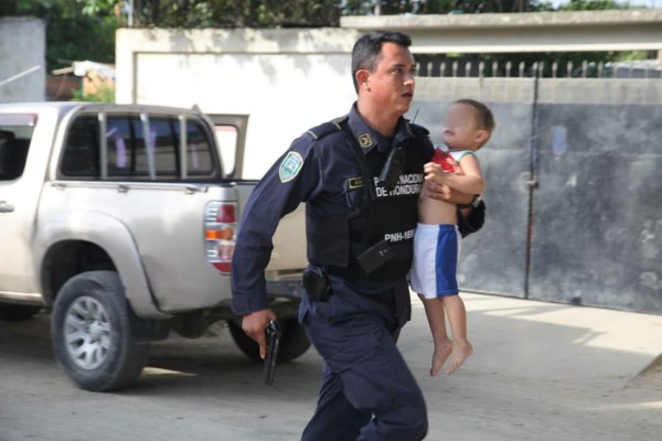 'Solo pensé en salvar de las balas al niño”, dice heroico policía