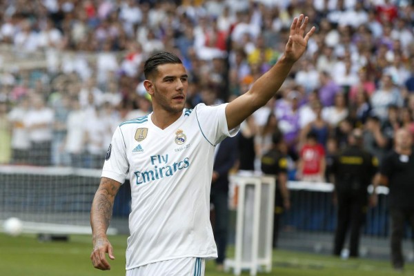 GRA451. MADRID, 10/07/2017.- El defensa francés Theo Hernández durante su presentación como nuevo jugador del Real Madrid, esta tarde en el estadio Santiago Bernabéu. EFE/MARISCAL