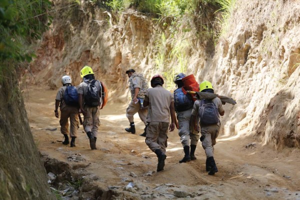 Cancelan de manera indefinida rescate de 8 mineros hondureños