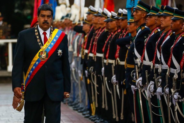 Nicolás Maduro ordena a los militares firmar un juramento tras descubrir una 'conspiración'