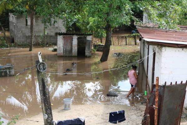 Daños e inundaciones dejan lluvias del fin de semana