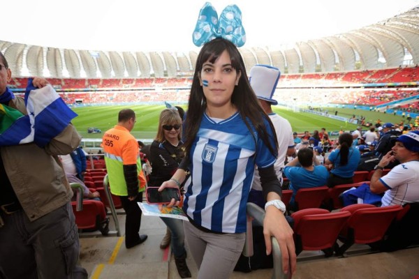 Las bellas hondureñas en el estadio Biera-Rio en Brasil