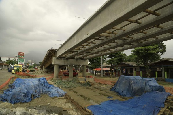 Trabajos en el puente de la segunda calle están parados