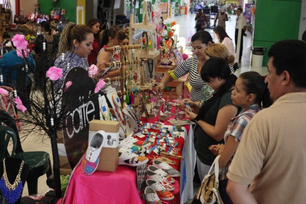 Mipymes realizan feria por Día de la Madre
