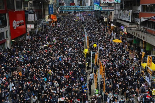 La tensión vuelve a Hong Kong con enfrentamientos durante la marcha de Año Nuevo