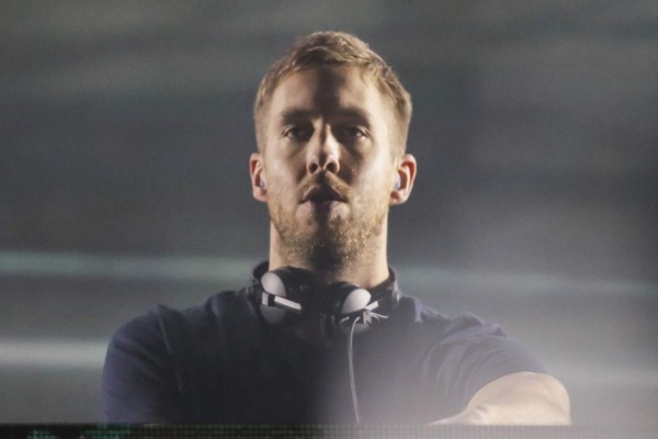 Calvin Harris deja 1,000 dólares de propina