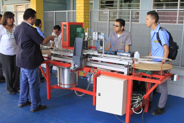 Colegiales hondureños promoverán tecnología con 40 proyectos