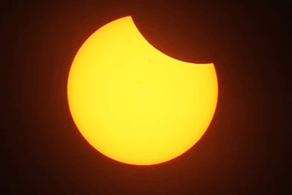 Fotos del eclipse total inundan las redes sociales