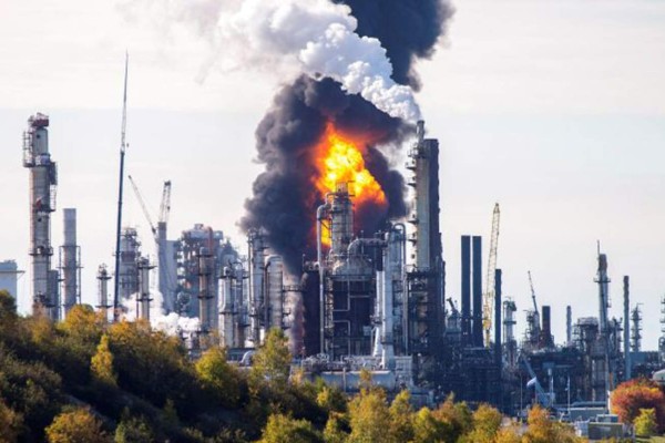 Explosión e incendio en la refinería más grande de Canadá