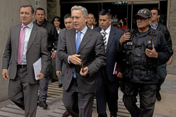 Uribe recusa a la Fiscalía en indagación sobre campaña de Santos