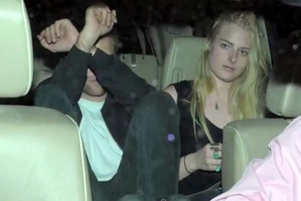 Robert Pattinson presume... ¿nueva novia?