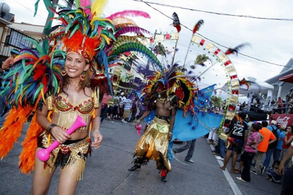 Derroche de alegría y fiesta viven los ceibeños en su carnaval