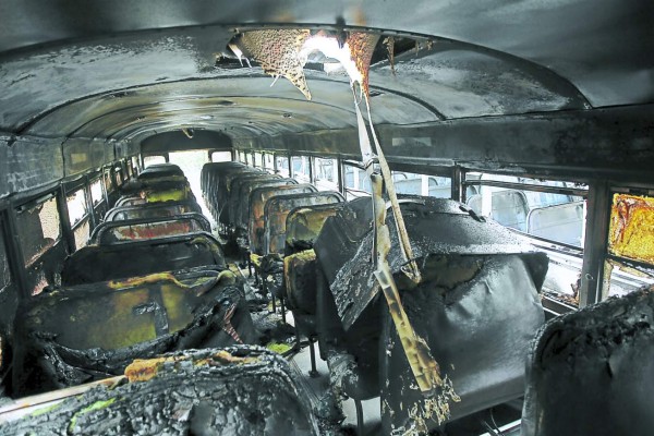 Autoridades no descartan que la quema de buses esté relacionada con la extorsión