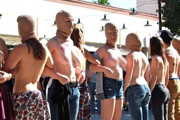 Mujeres convocan a un 'tetazo' en Argentina por la prohibición del 'topless'  