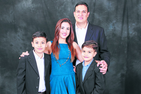 Hondureño, Teddy Mendoza, honrado por el príncipe Felipe