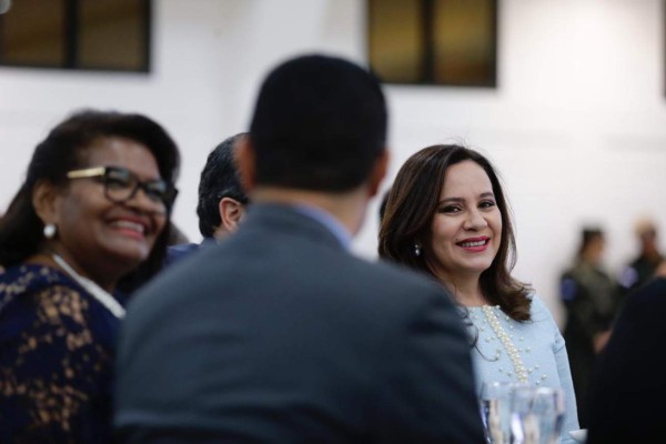 Presidente Juan Orlando Hernández felicita a los maestros en su día