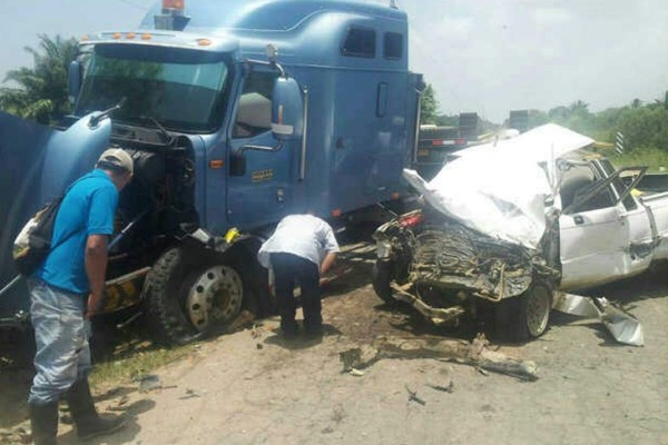 Dos reclusos y cinco penitenciarios se accidentan en Trujillo