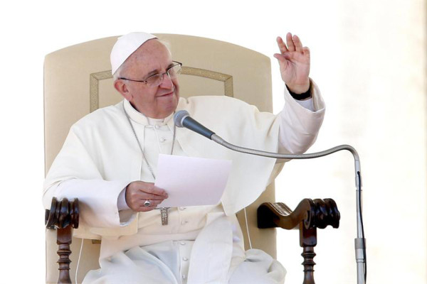 Francisco dice que la Iglesia está formada por pecadores, entre ellos, papas