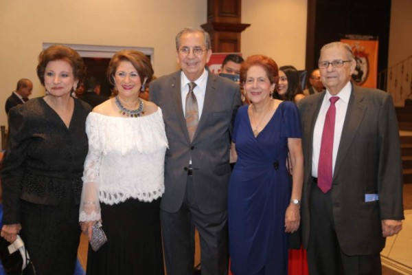 Ivonne Abud, Emilia y José Francisco Saybe, Ivonne Kattán y Jesús Armando Chinchilla