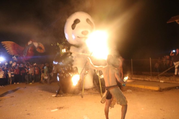 Trinidad ardió de entusiasmo con sus chimeneas