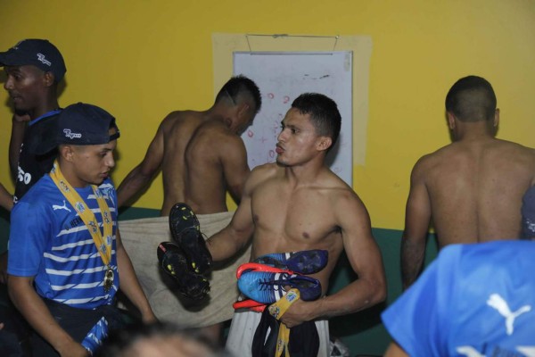 Festejo de campeón del Honduras Progreso en el que se valía beber