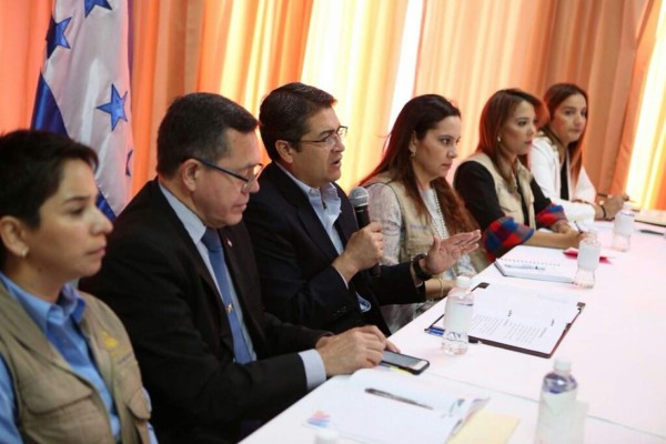 JOH viajará a EEUU para conocer situación de migrantes hondureños