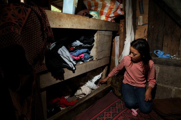 En casa de cartón crecen los trillizos de San Pedro Sula