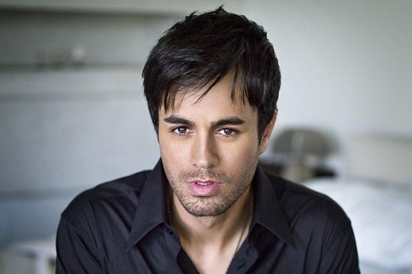 Enrique Iglesias prefiere cantar en español que en inglés