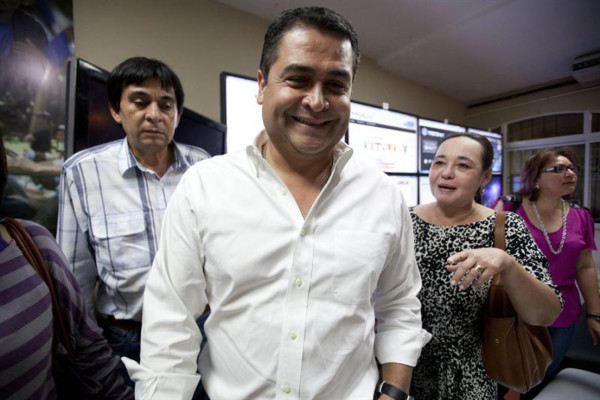Juan Orlando Hernández dice no recordar cuánto ha gastado en campaña