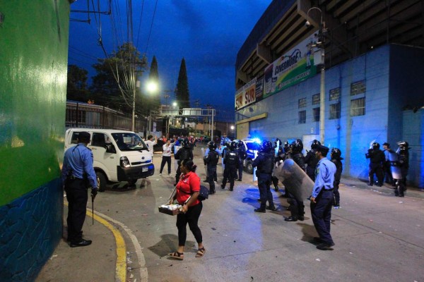 Barras de Olimpia y Motagua sellan 'pacto de paz' para las finales